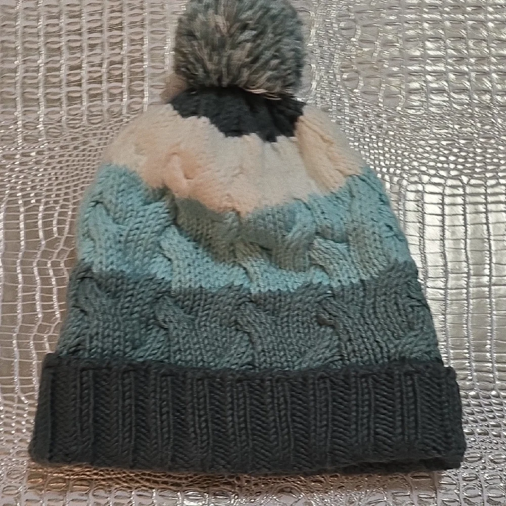 Columbia Adult Teal and Gray Cable Knit Beanie - Picture 7 of 7